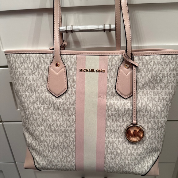 Michael Kors Eva large tote - Picture 1 of 4